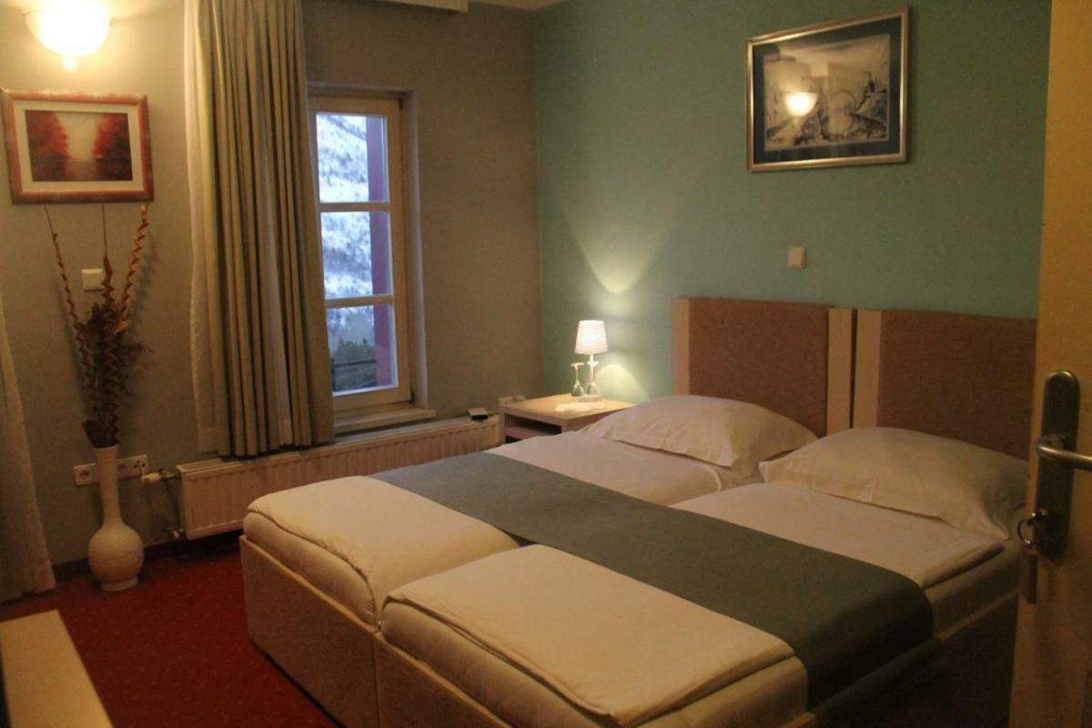 Hotel Snjezna Kuca - Nature Park Of Bosnia Herzegovina Padezina Exterior foto
